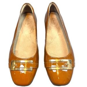 CLARKS ARTISAN Tan Extra Wide 6 EE Patent Leather Loafer Buckle Flats Comfort